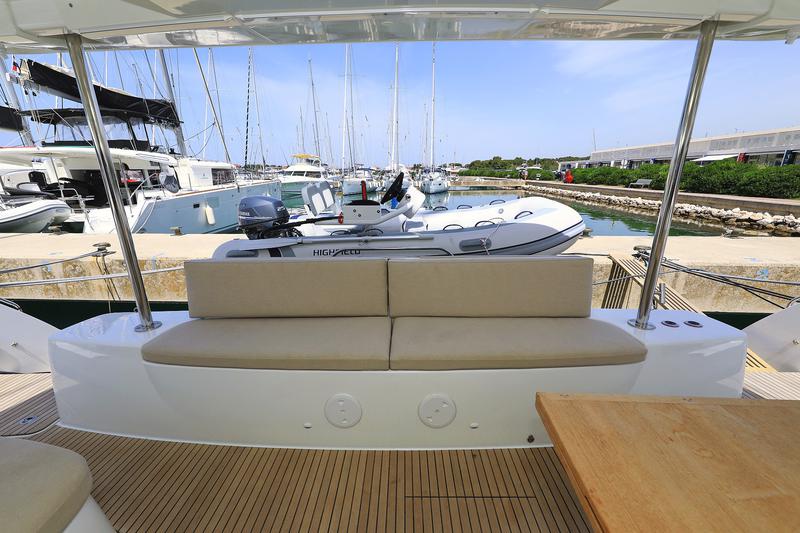 Book yachts online - catamaran - Lagoon 46 - PANOS - rent