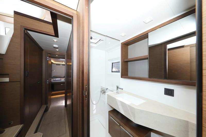 Book yachts online - catamaran - Lagoon 46 - PANOS - rent