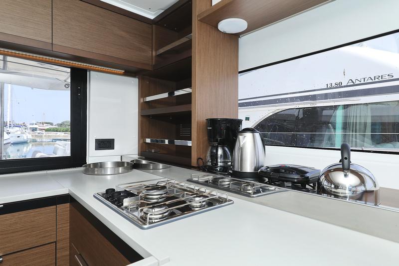 Book yachts online - catamaran - Lagoon 46 - PANOS - rent