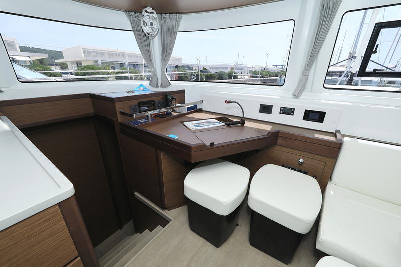 Book yachts online - catamaran - Lagoon 46 - PANOS - rent