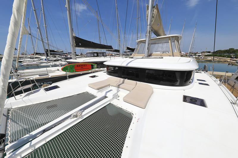 Book yachts online - catamaran - Lagoon 46 - PANOS - rent