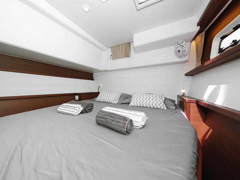 Book yachts online - catamaran - Lagoon 450 F - PARADISE - rent