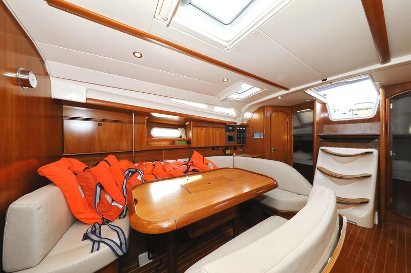 Book yachts online - sailboat - Sun Odyssey 45 - Lejla - rent