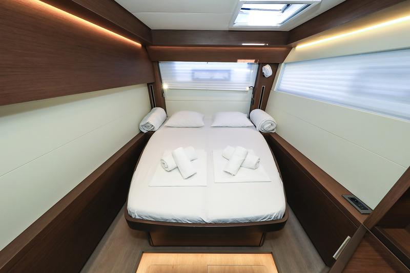 Book yachts online - catamaran - Lagoon 50 - LUX - rent