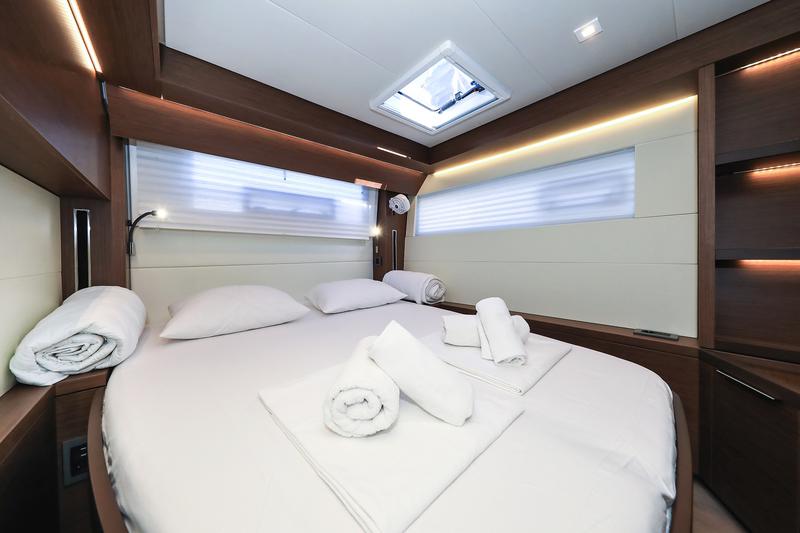 Book yachts online - catamaran - Lagoon 50 - LUX - rent