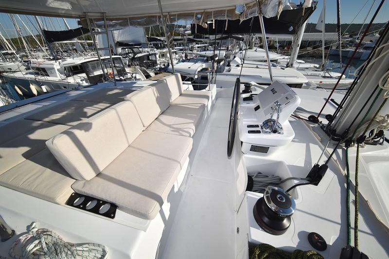 Book yachts online - catamaran - Lagoon 50 - LUX - rent
