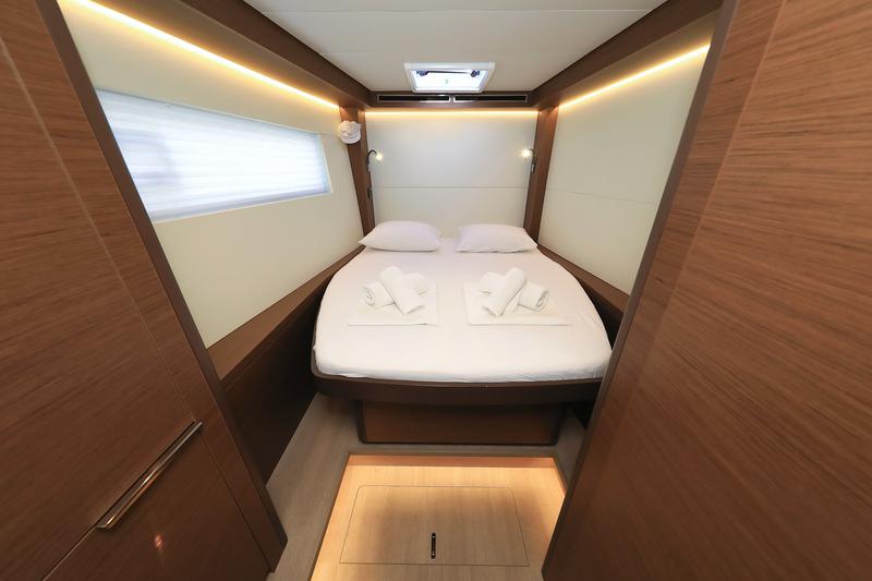 Book yachts online - catamaran - Lagoon 50 - LUX - rent