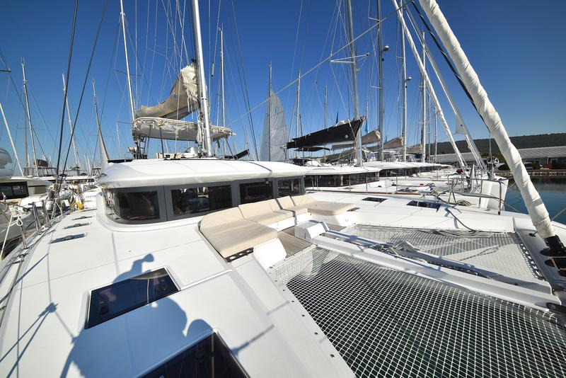 Book yachts online - catamaran - Lagoon 50 - LUX - rent