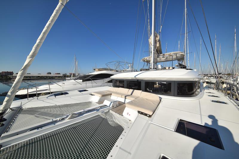 Book yachts online - catamaran - Lagoon 50 - LUX - rent