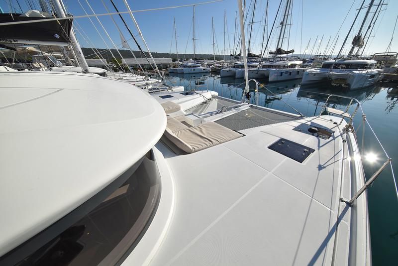 Book yachts online - catamaran - Lagoon 50 - LUX - rent
