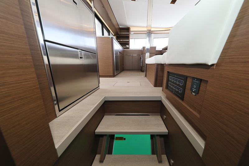Book yachts online - catamaran - Lagoon 46 - WHITE PEARL - rent