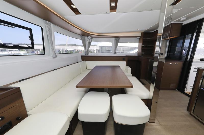 Book yachts online - catamaran - Lagoon 46 - WHITE PEARL - rent