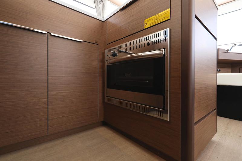 Book yachts online - catamaran - Lagoon 46 - WHITE PEARL - rent