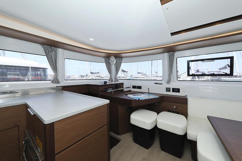 Book yachts online - catamaran - Lagoon 46 - WHITE PEARL - rent