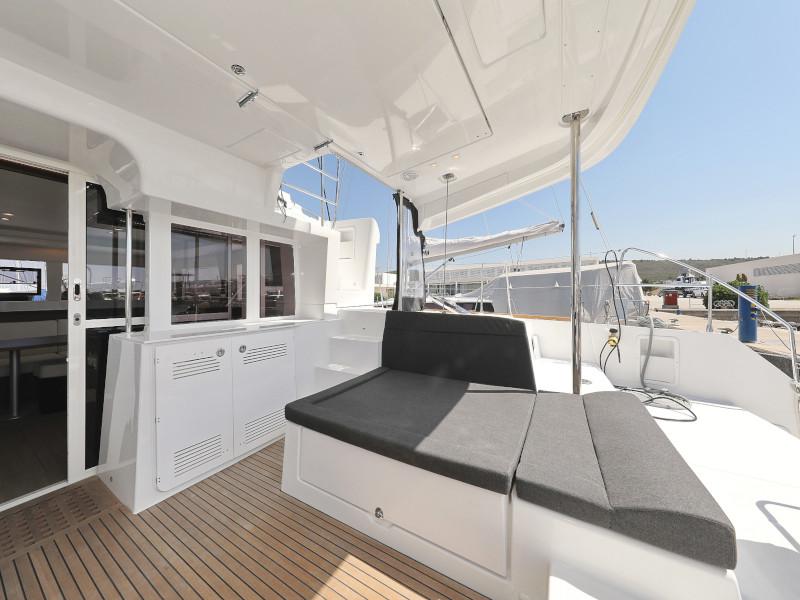 Book yachts online - catamaran - Lagoon 450 F - HOT STUFF - rent
