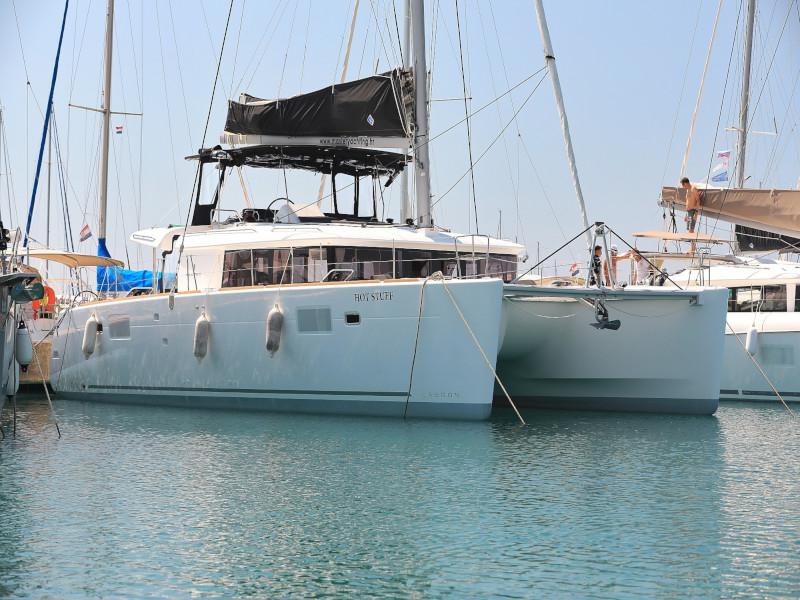 Book yachts online - catamaran - Lagoon 450 F - HOT STUFF - rent