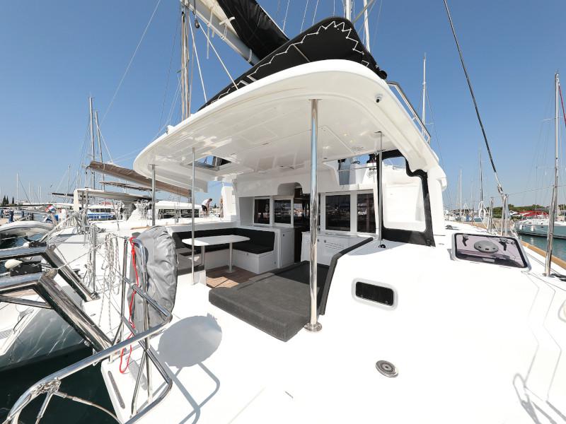 Book yachts online - catamaran - Lagoon 450 F - HOT STUFF - rent
