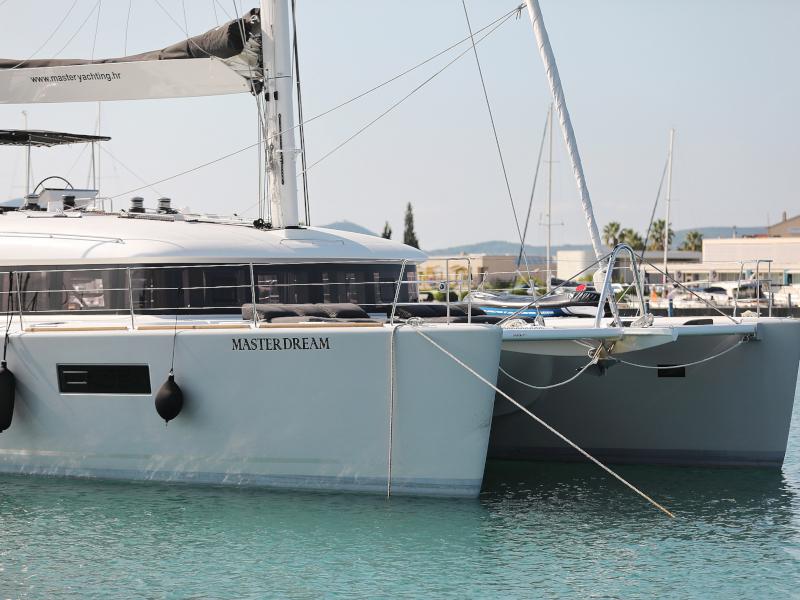 Book yachts online - catamaran - Lagoon 620 - MASTERDREAM  - rent
