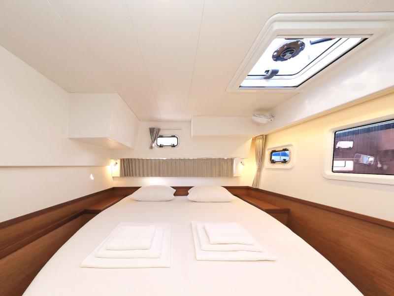 Book yachts online - catamaran - Lagoon 42 - SEA YA - rent