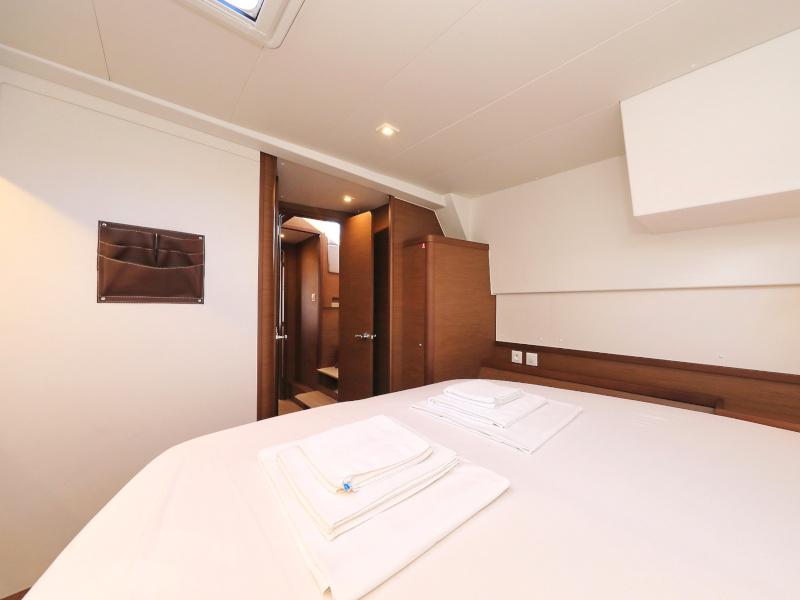 Book yachts online - catamaran - Lagoon 42 - SEA YA - rent