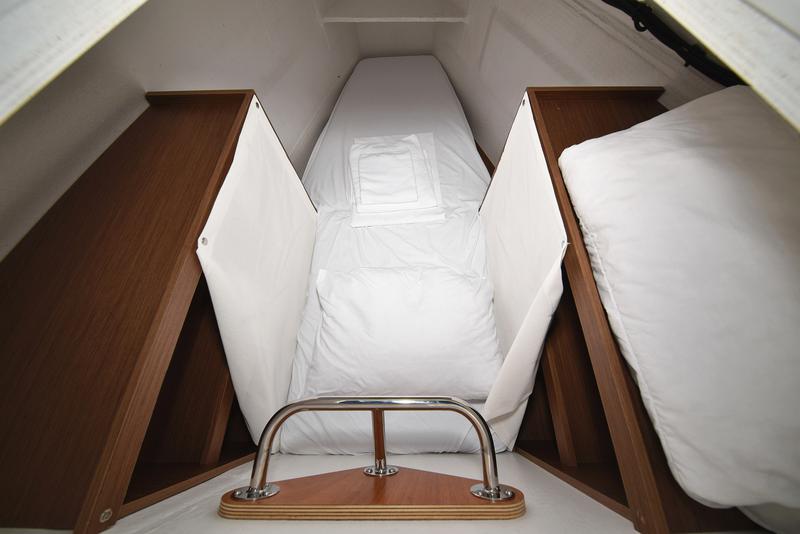 Book yachts online - catamaran - Lagoon 50 - SHADOW - rent