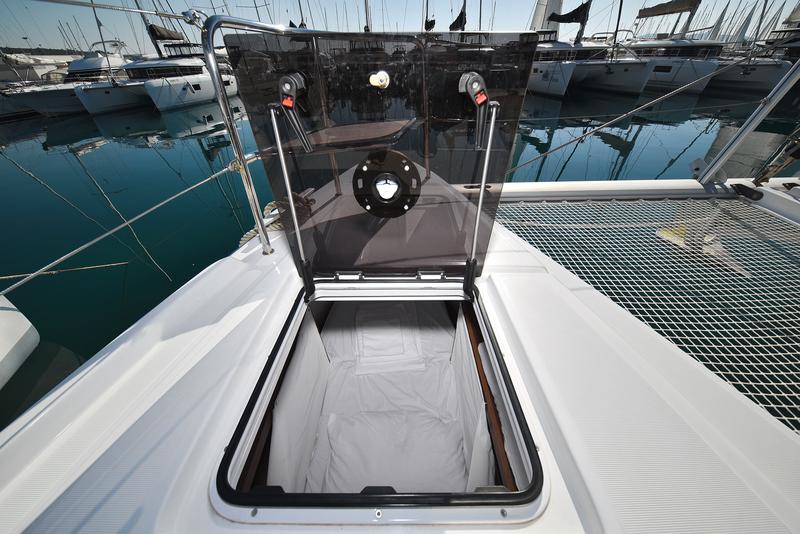 Book yachts online - catamaran - Lagoon 50 - SHADOW - rent