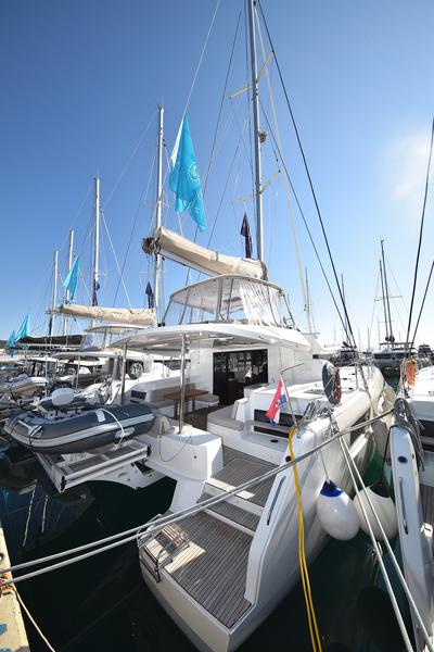 Book yachts online - catamaran - Lagoon 50 - SHADOW - rent