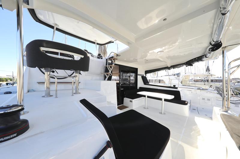 Book yachts online - catamaran - Lagoon 42 - REA - rent
