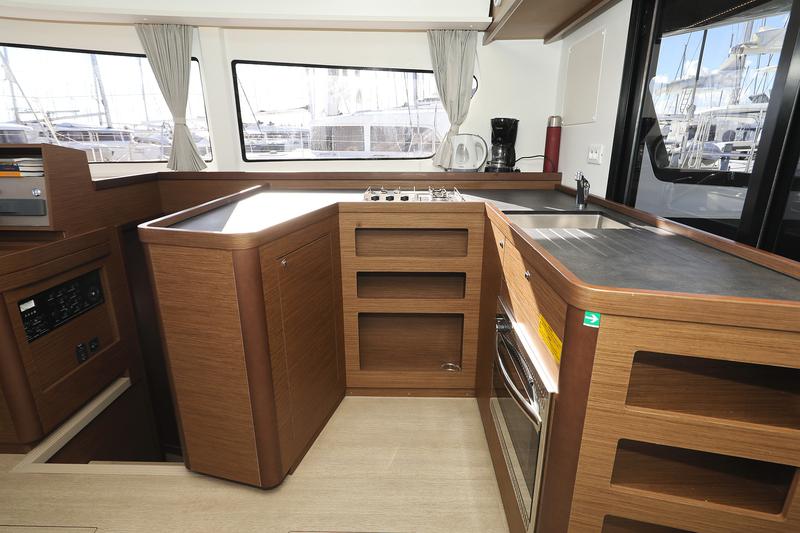 Book yachts online - catamaran - Lagoon 42 - REA - rent