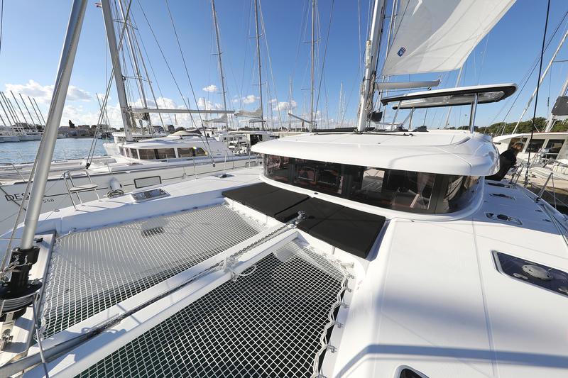 Book yachts online - catamaran - Lagoon 42 - REA - rent