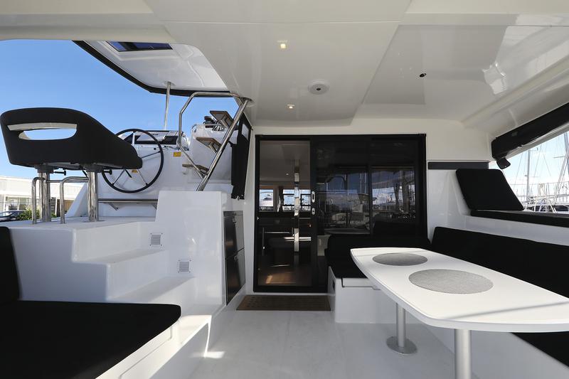Book yachts online - catamaran - Lagoon 42 - REA - rent