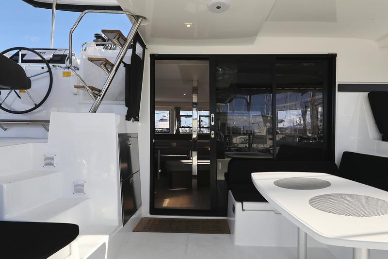 Book yachts online - catamaran - Lagoon 42 - REA - rent