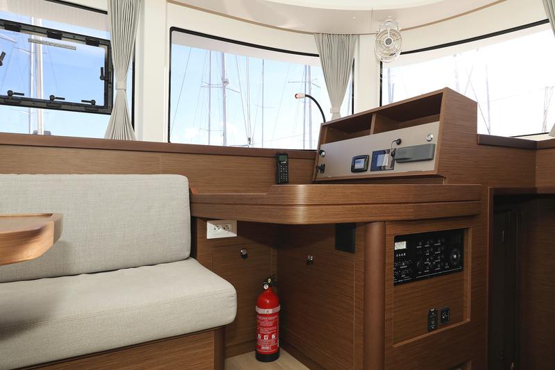 Book yachts online - catamaran - Lagoon 42 - REA - rent