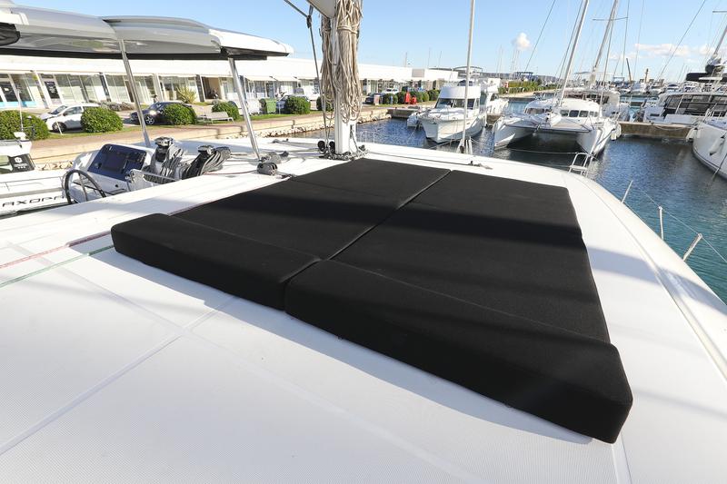 Book yachts online - catamaran - Lagoon 42 - REA - rent