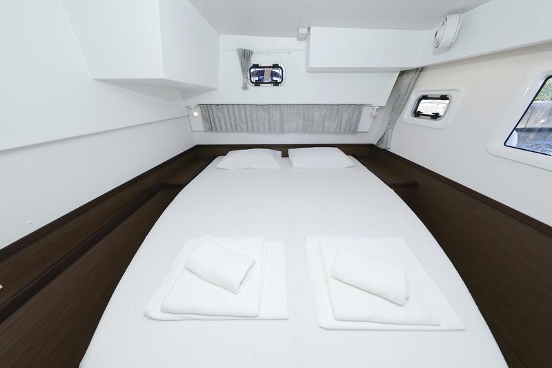 Book yachts online - catamaran - Lagoon 42 - REA - rent