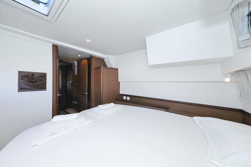 Book yachts online - catamaran - Lagoon 42 - REA - rent