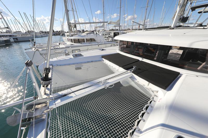Book yachts online - catamaran - Lagoon 42 - REA - rent