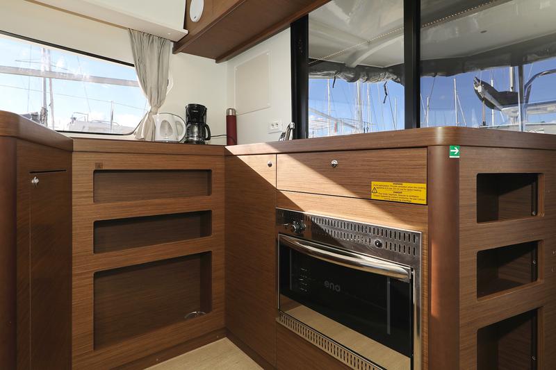 Book yachts online - catamaran - Lagoon 42 - REA - rent