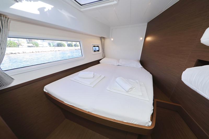 Book yachts online - catamaran - Lagoon 42 - REA - rent