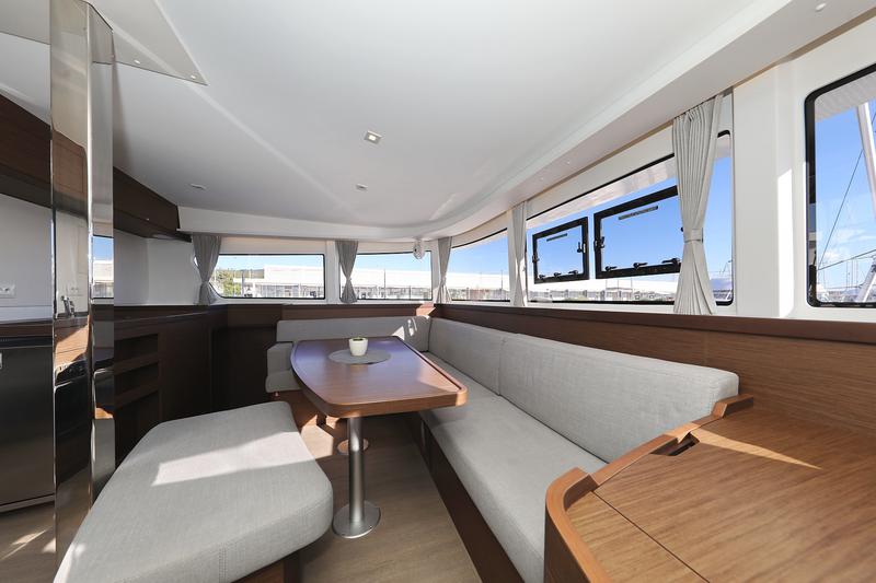 Book yachts online - catamaran - Lagoon 42 - REA - rent