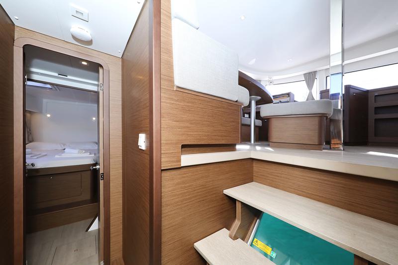 Book yachts online - catamaran - Lagoon 42 - REA - rent
