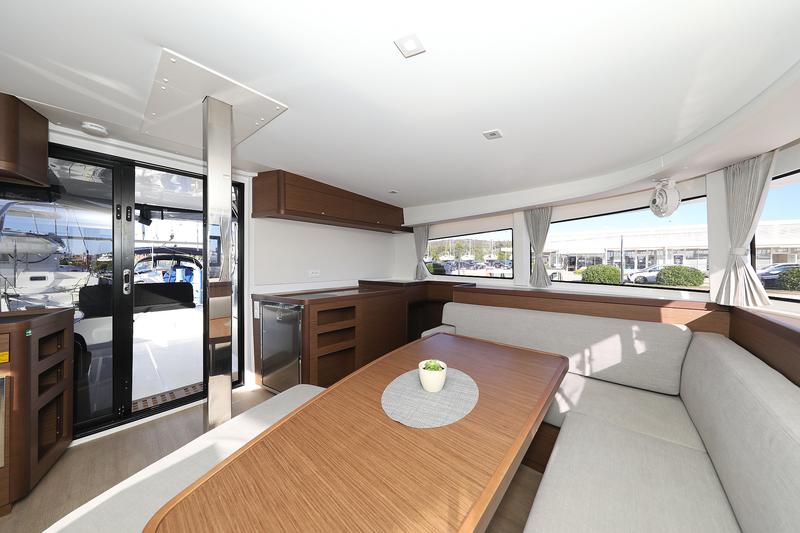 Book yachts online - catamaran - Lagoon 42 - REA - rent