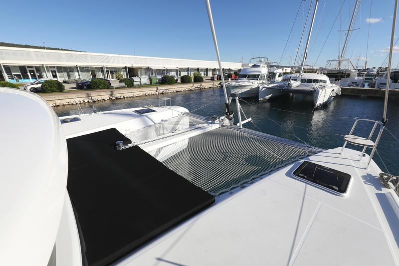 Book yachts online - catamaran - Lagoon 42 - REA - rent