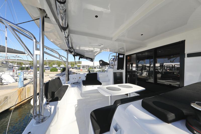 Book yachts online - catamaran - Lagoon 42 - REA - rent