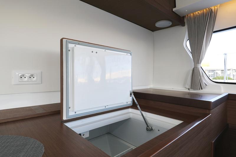 Book yachts online - catamaran - Lagoon 42 - REA - rent