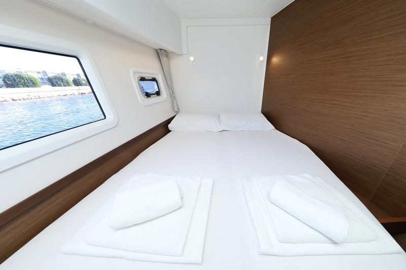 Book yachts online - catamaran - Lagoon 42 - REA - rent