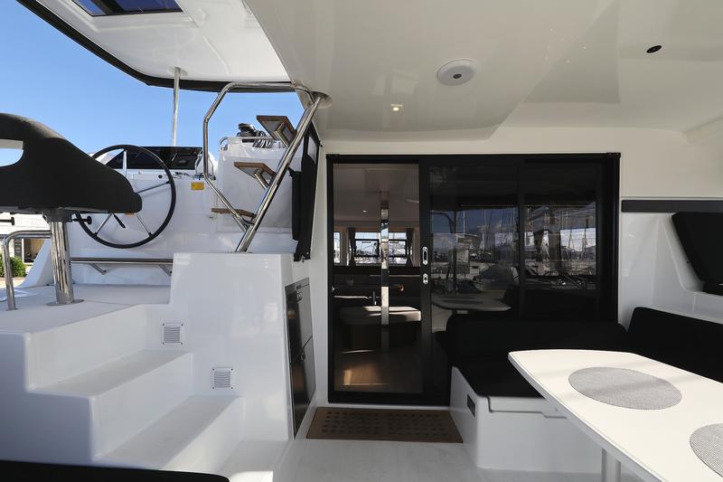 Book yachts online - catamaran - Lagoon 42 - REA - rent