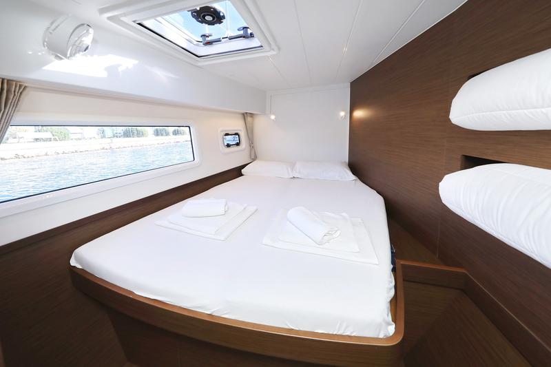 Book yachts online - catamaran - Lagoon 42 - REA - rent