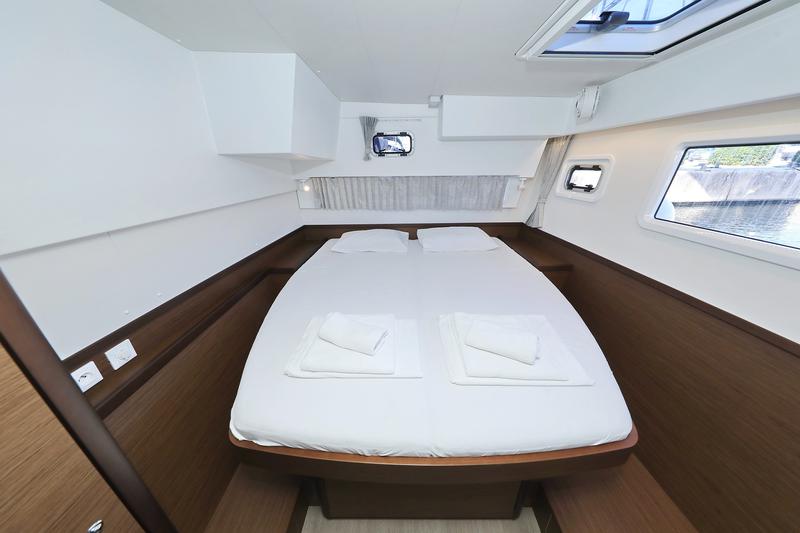 Book yachts online - catamaran - Lagoon 42 - REA - rent