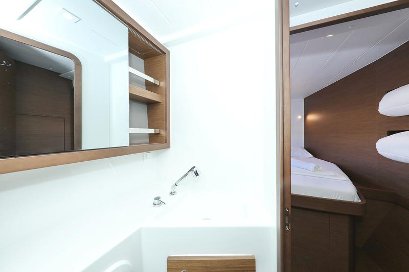 Book yachts online - catamaran - Lagoon 42 - REA - rent